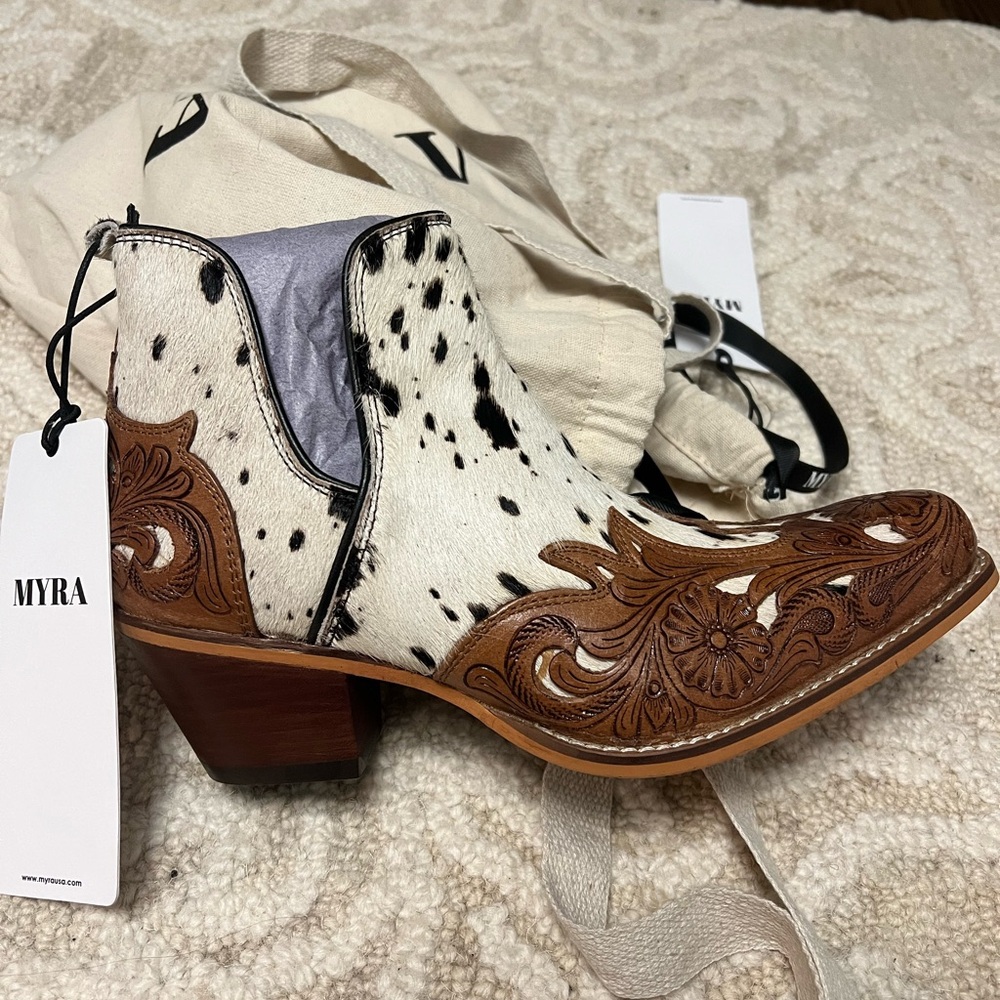 BRAND NEW Myra Boots